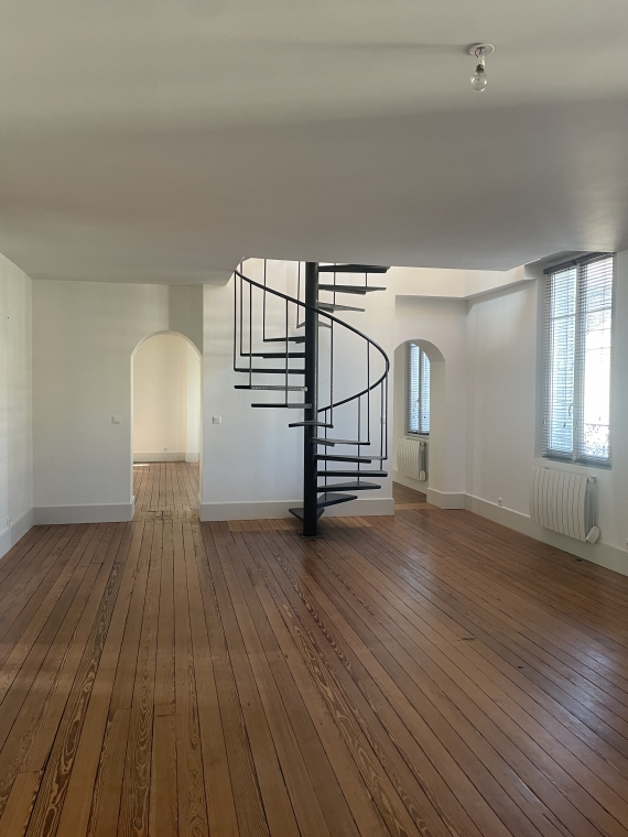 Hypercentre Moulins. Bel appartement F6 en duplex 